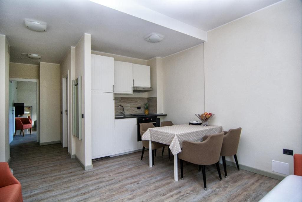 Apartment room - Image 1