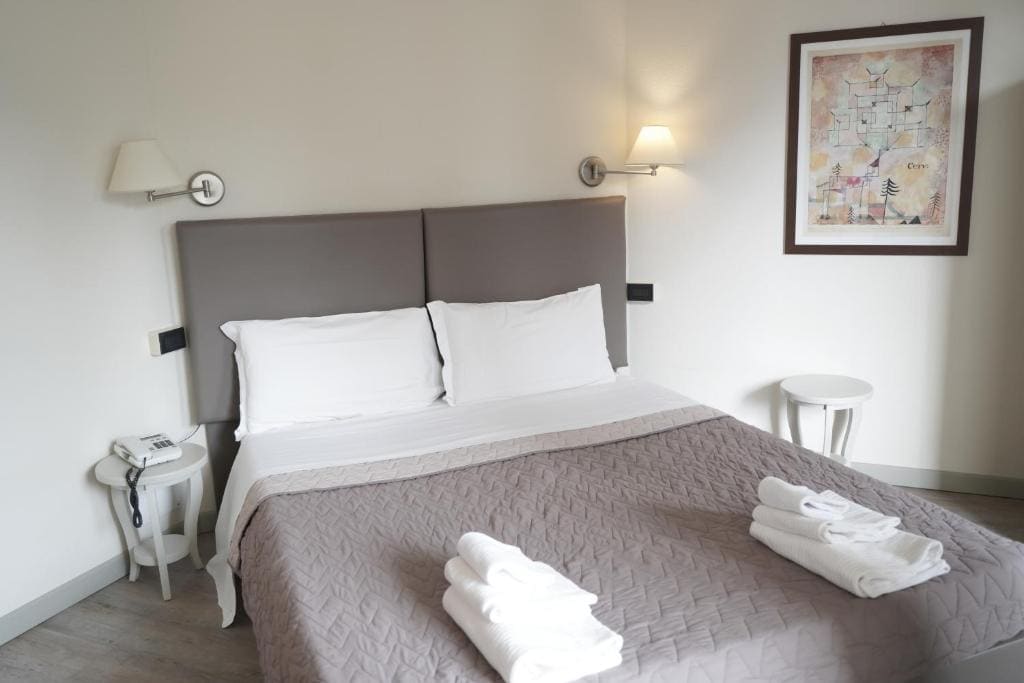 Double or Twin Room room - Image 3