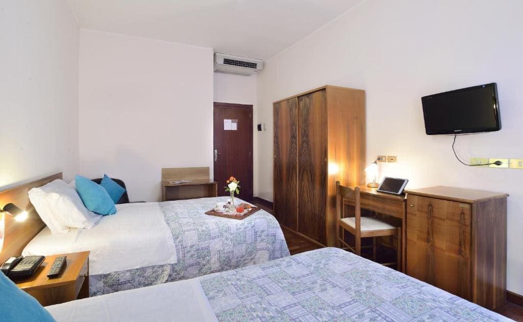 Standard Double Room room - Image 3