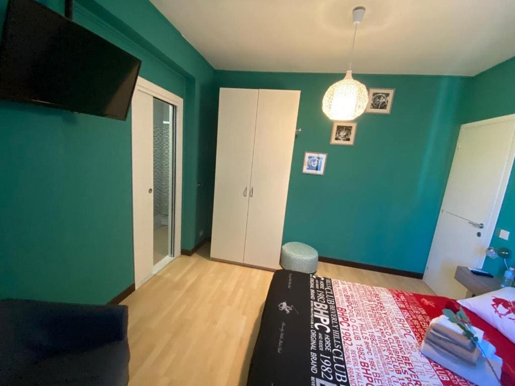 Double Room with Lake View room - Image 3