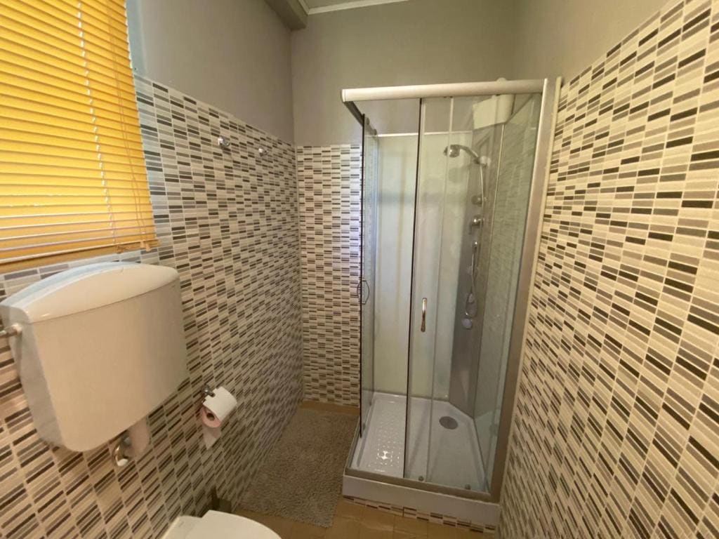 Double Room with Lake View room - Image 1