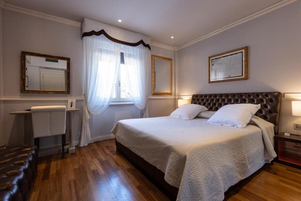 Deluxe Double Room with Sea View room - Image 2