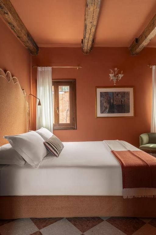 Superior Room with Canal View room - Image 3