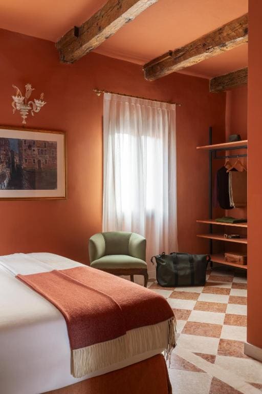 Superior Room with Canal View room - Image 2