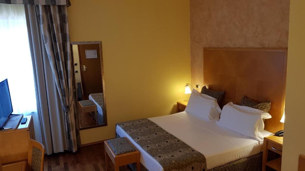 Superior King Room room - Image 3