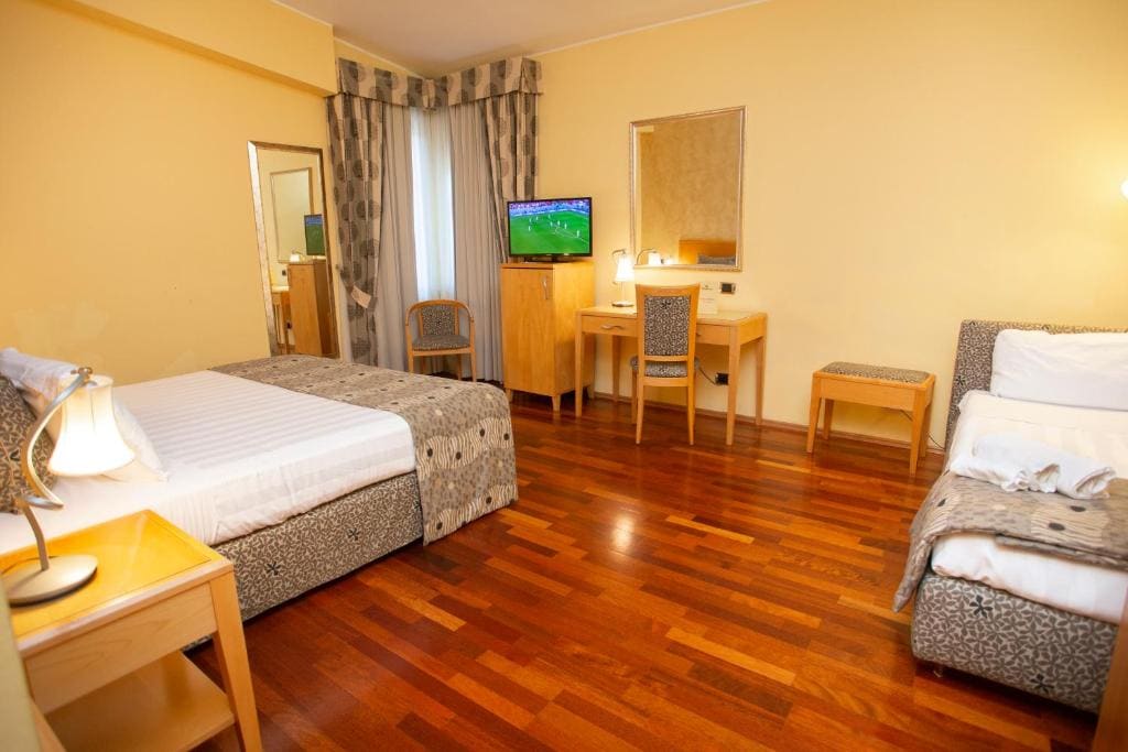 Deluxe Triple Room room - Image 3