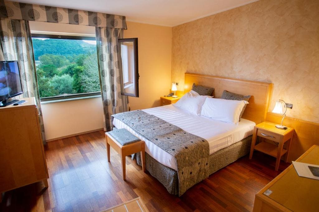 Standard Double or Twin Room room - Image 2