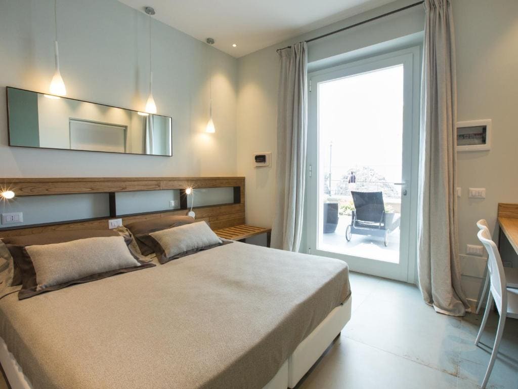 Deluxe Double Room with Sea View room - Image 1