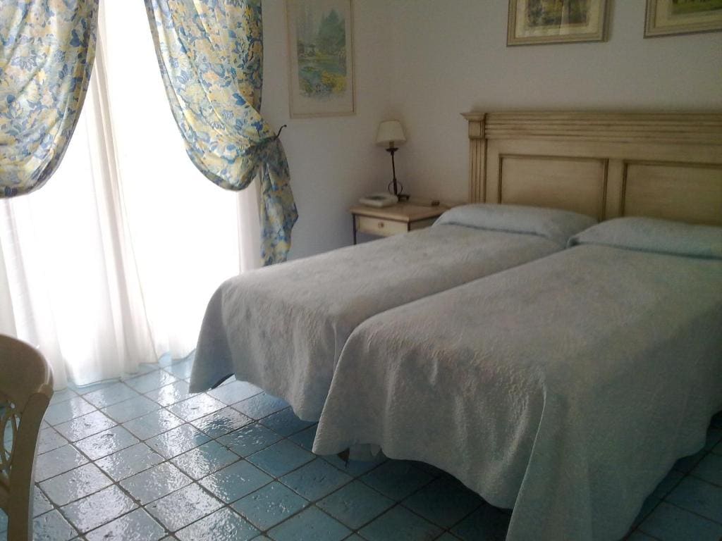 Double or Twin Room with Sea View room - Image 2
