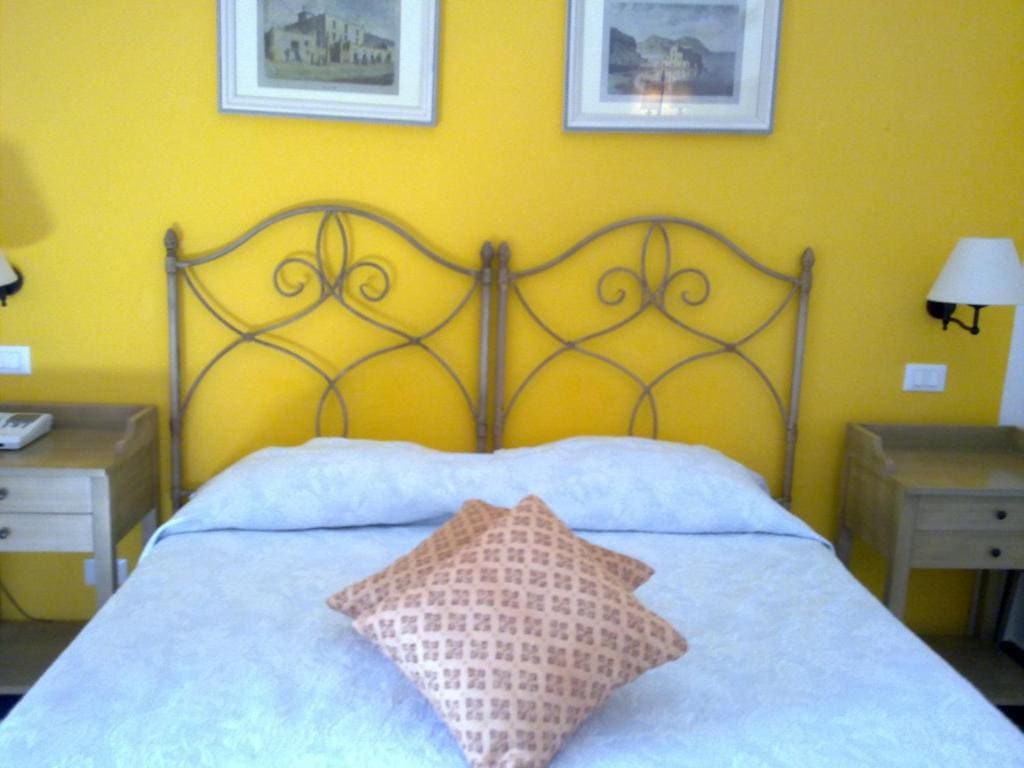 Double or Twin Room with Sea View room - Image 1