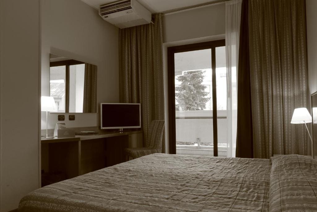 Comfort Triple Room room - Image 3
