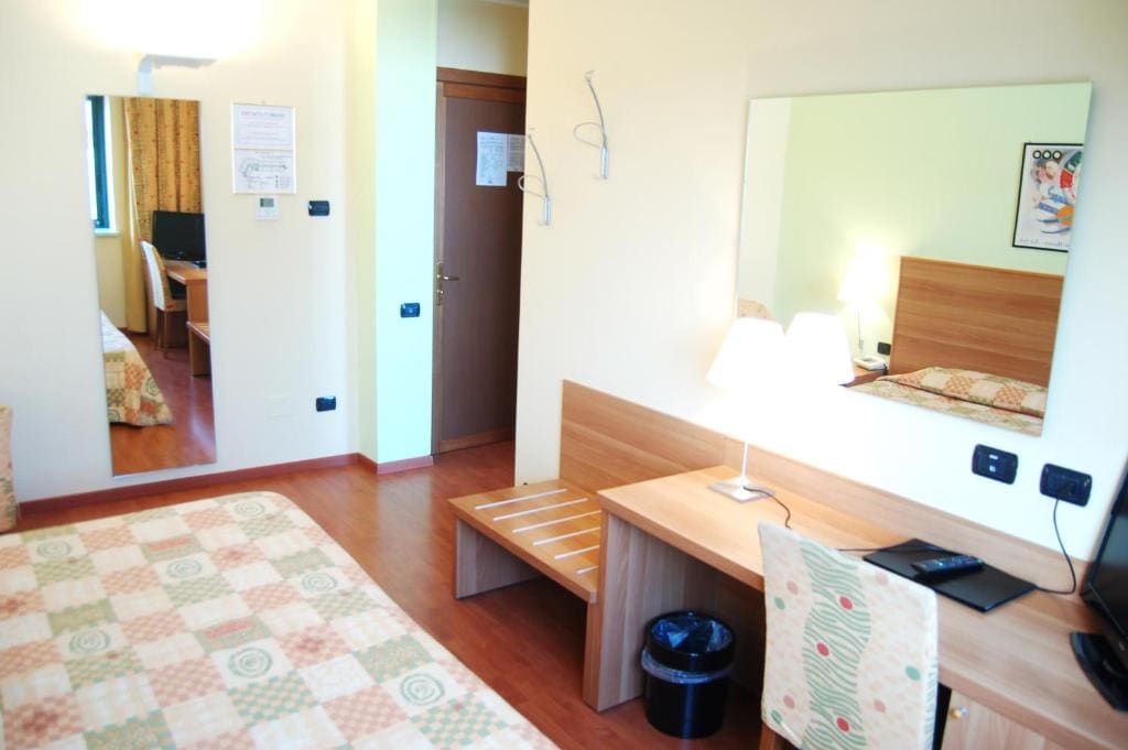Standard Double or Twin Room room - Image 2