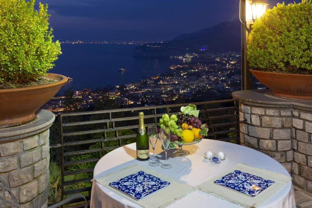 Deluxe Double or Twin Room with Sea View room - Image 1