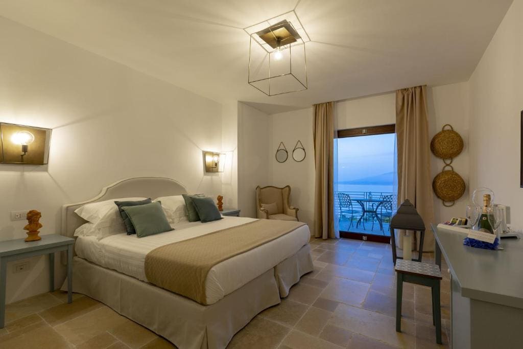 Deluxe Double or Twin Room with Sea View room - Image 2