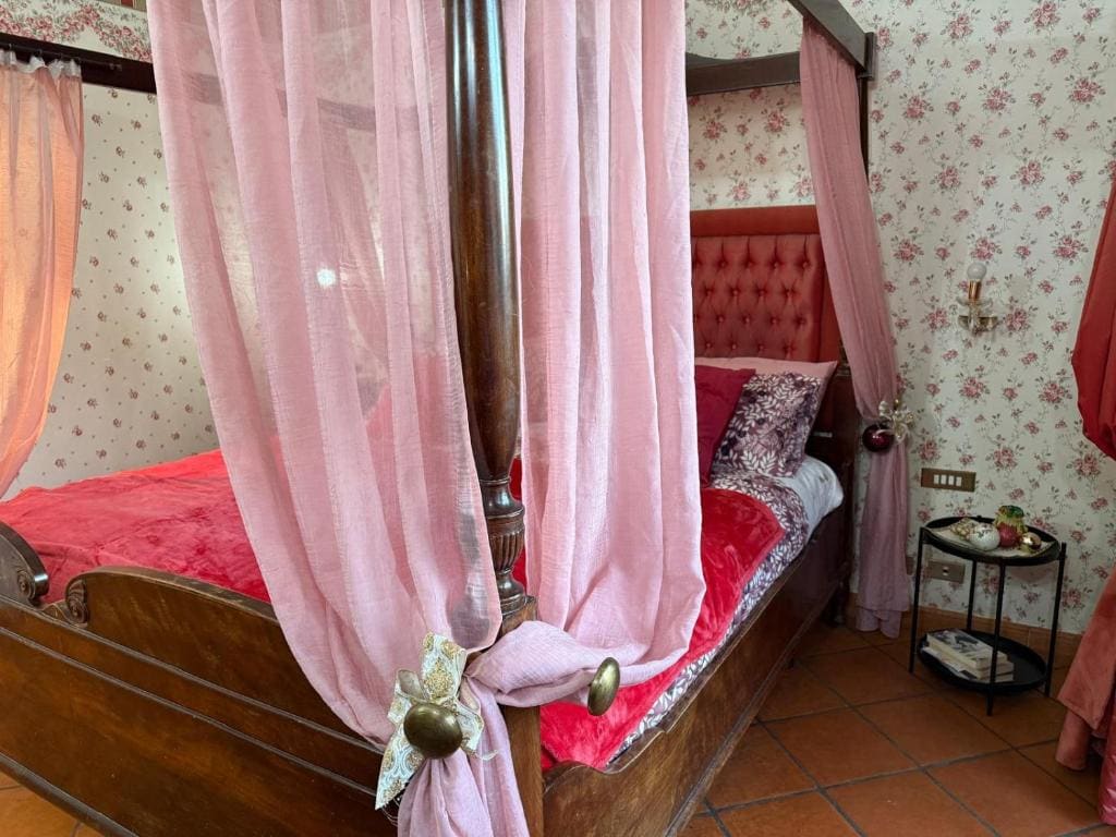 Deluxe Double Room with Balcony room - Image 3