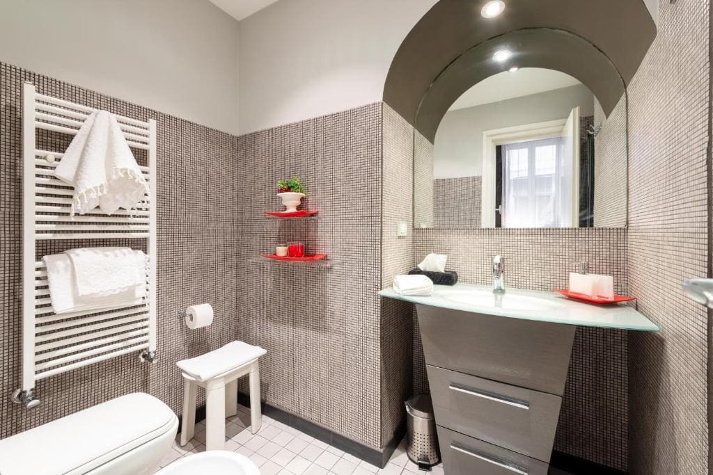 Single Room with Private Bathroom room - Image 3