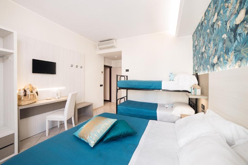 Quadruple Room room - Image 2