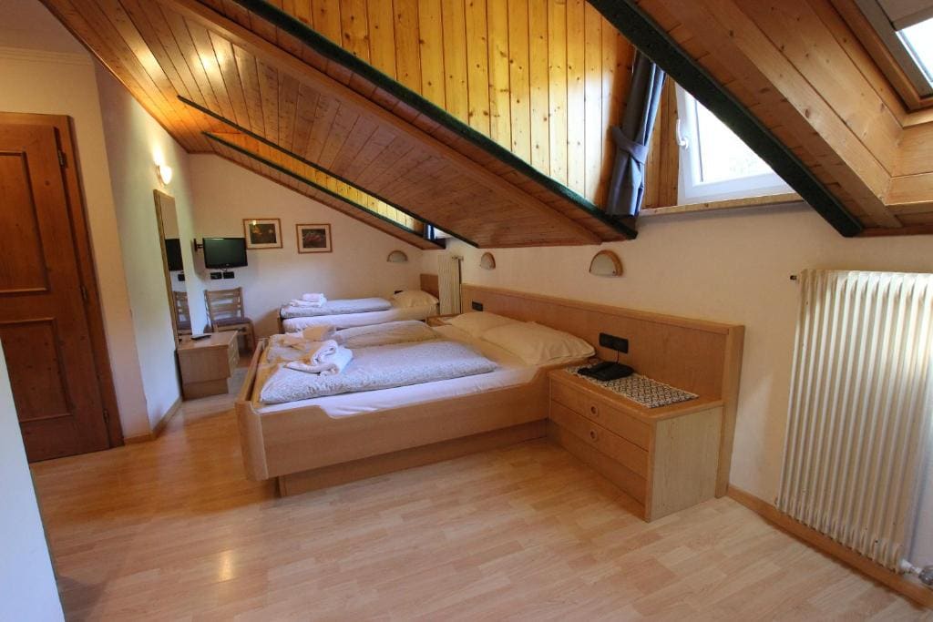 Family Room room - Image 2