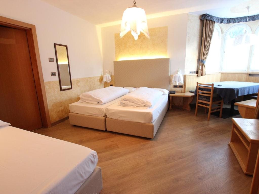 Superior Triple Room room - Image 3
