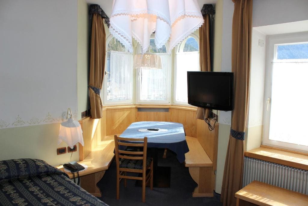 Superior Triple Room room - Image 2