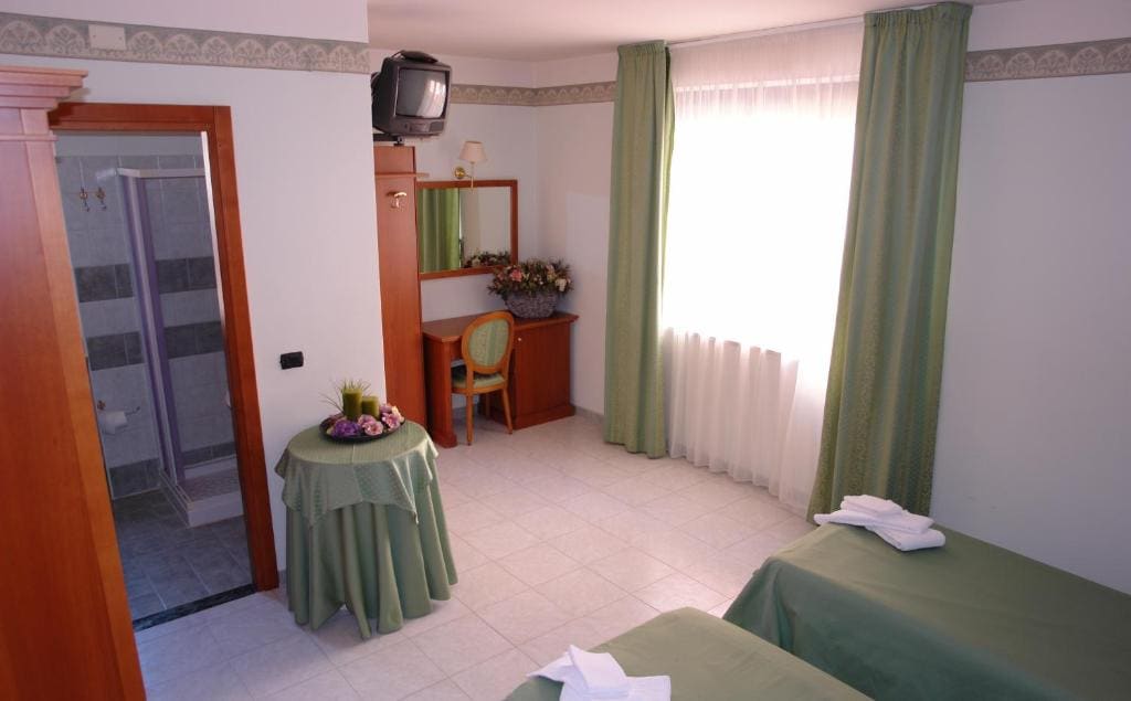 Standard Double Room room - Image 2