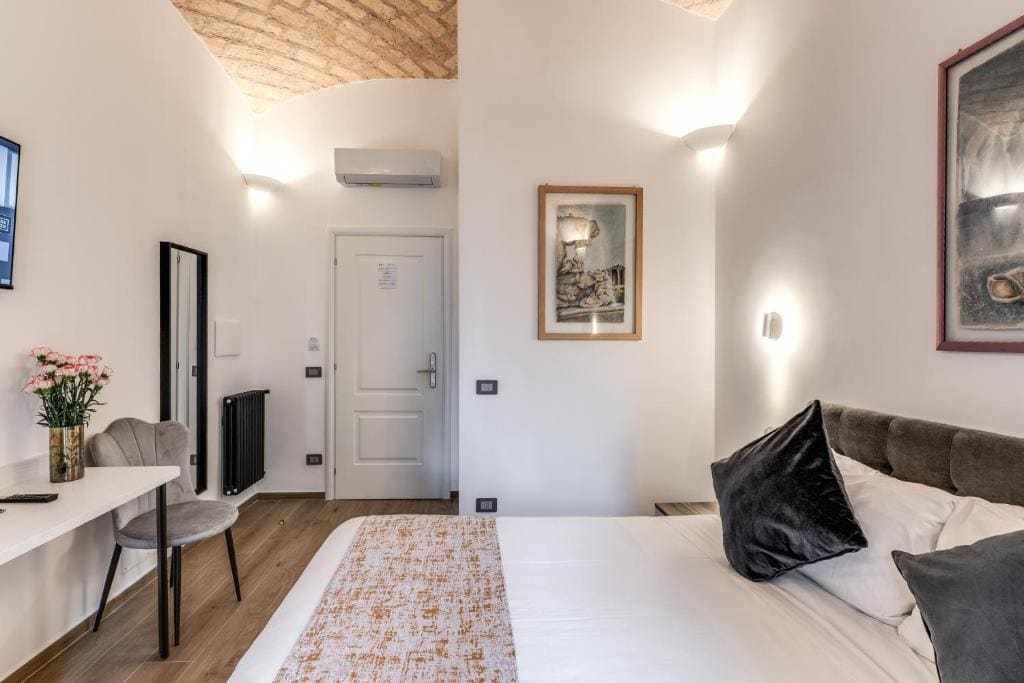 Deluxe Room room - Image 2