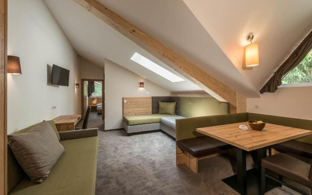 One-Bedroom Apartment room - Image 1