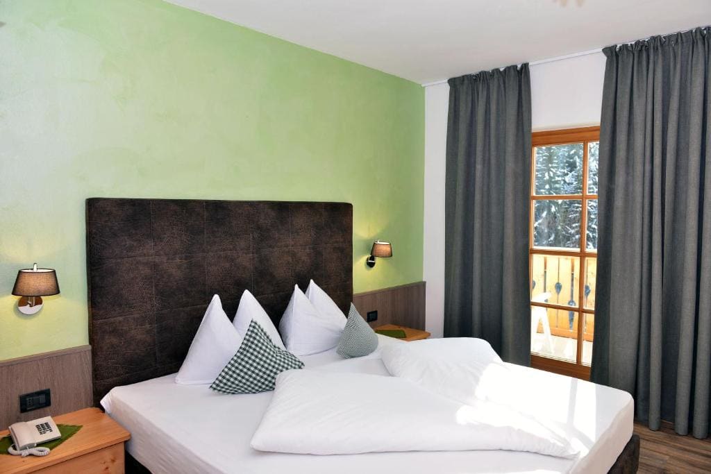 Classic Double Room with Balcony room - Image 2