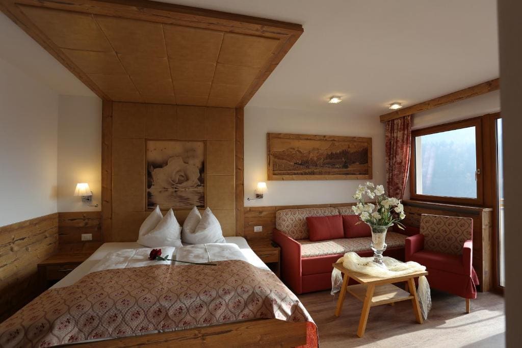 Superior Double Room with Garden View room - Image 3