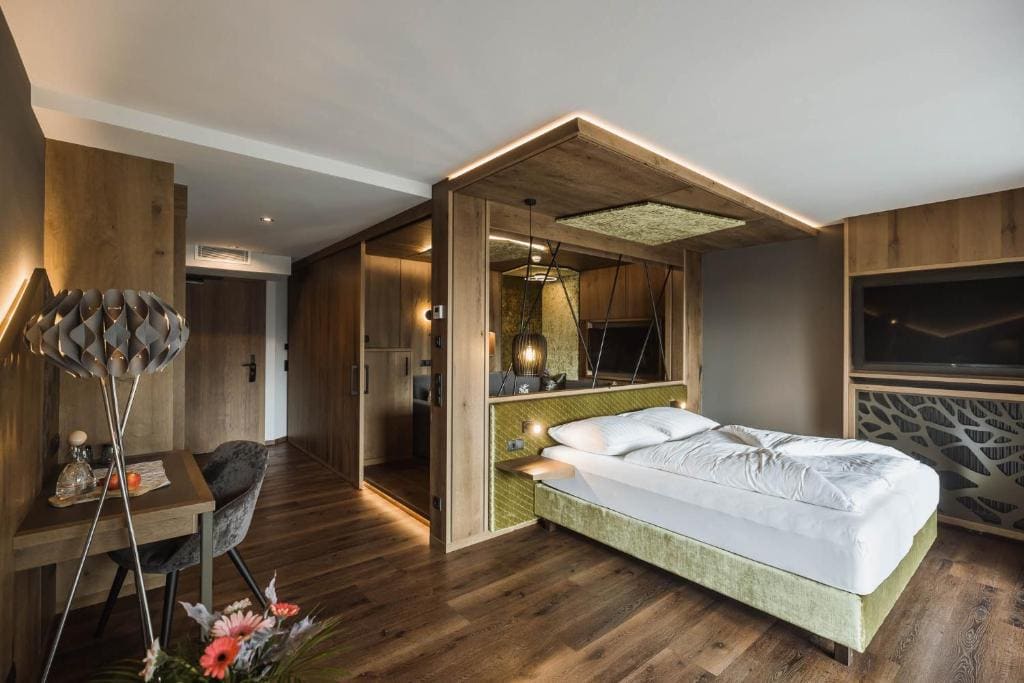 Superior Double Room with Garden View room - Image 2