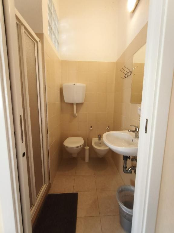 Room room - Image 2
