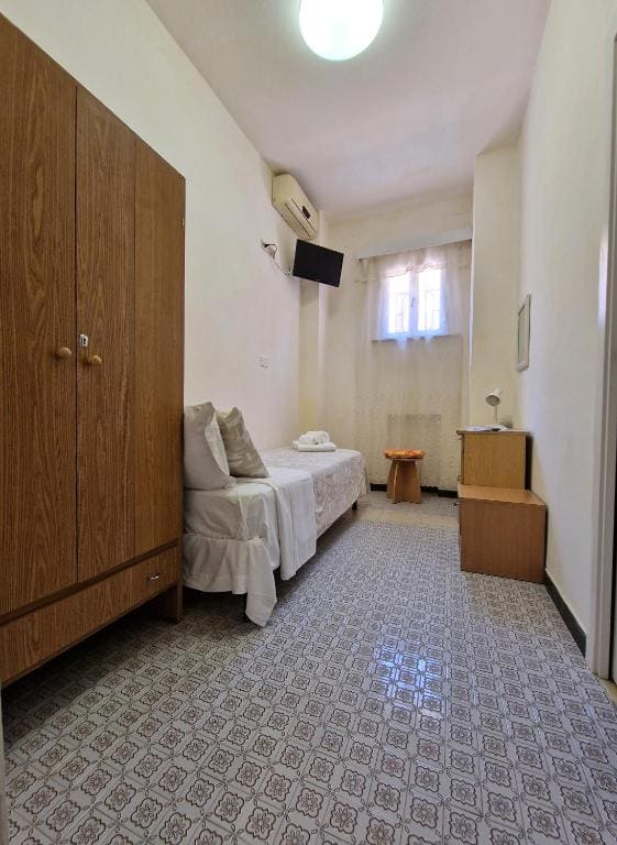 Room room - Image 3