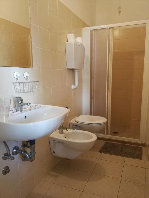 Room room - Image 1