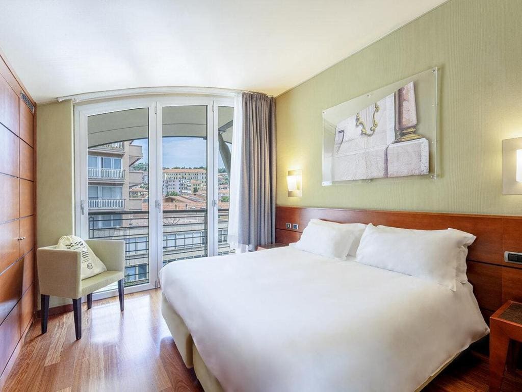 Deluxe Room room - Image 2