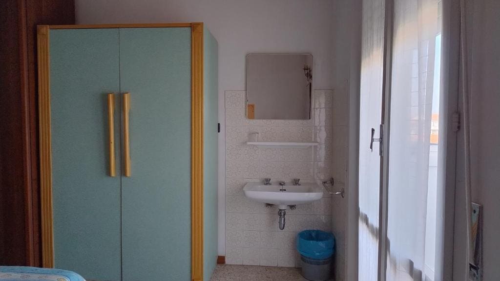 Double Room with Private External Bathroom room - Image 1