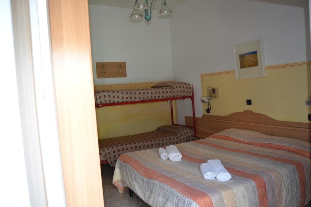 Quadruple Room room - Image 3
