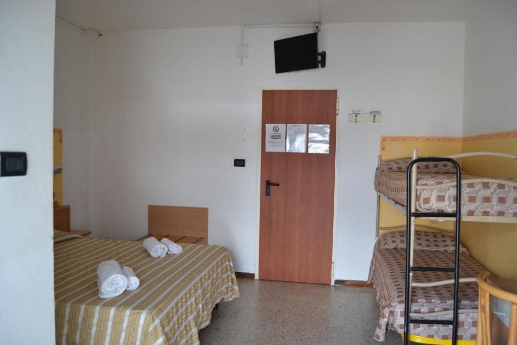 Quadruple Room room - Image 1