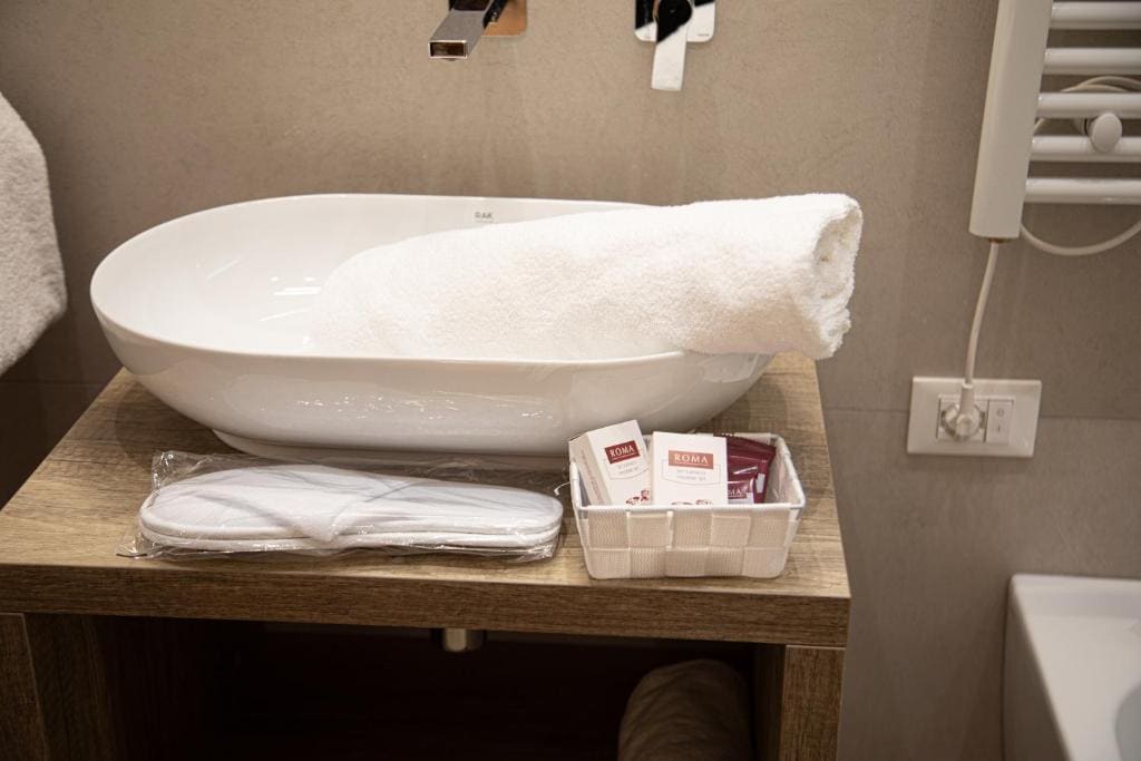 Deluxe Triple Room room - Image 2