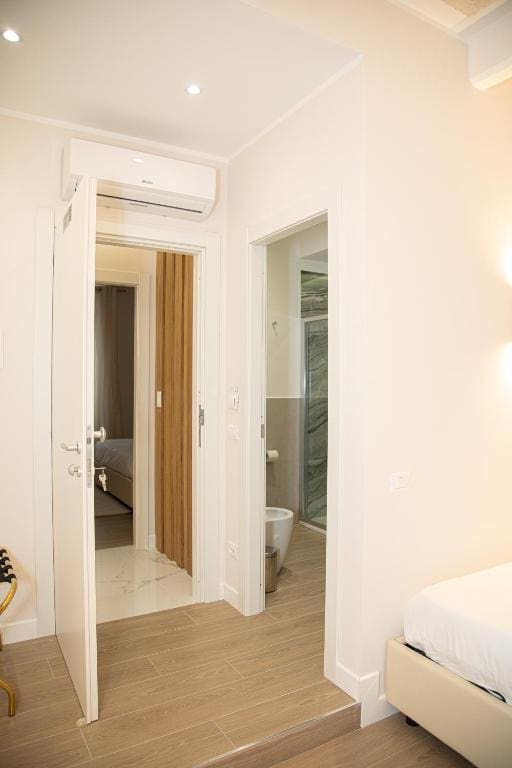 Double Room with Private Bathroom room - Image 3