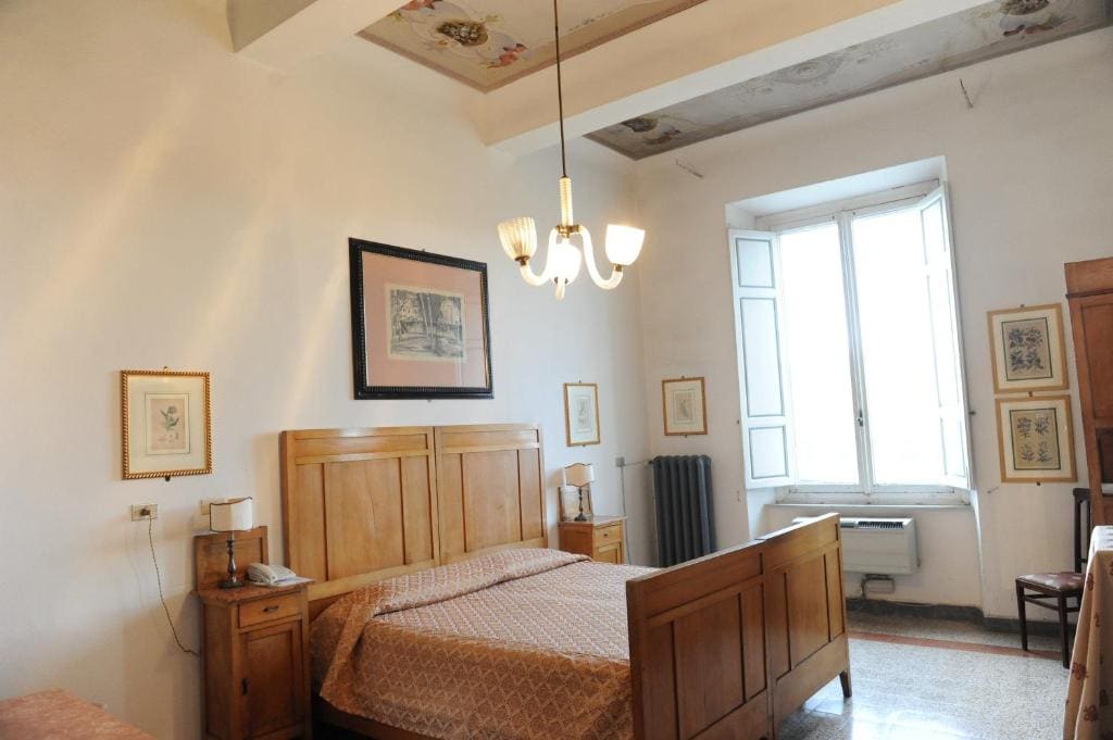 Classic Double or Twin Room with River View room - Image 3