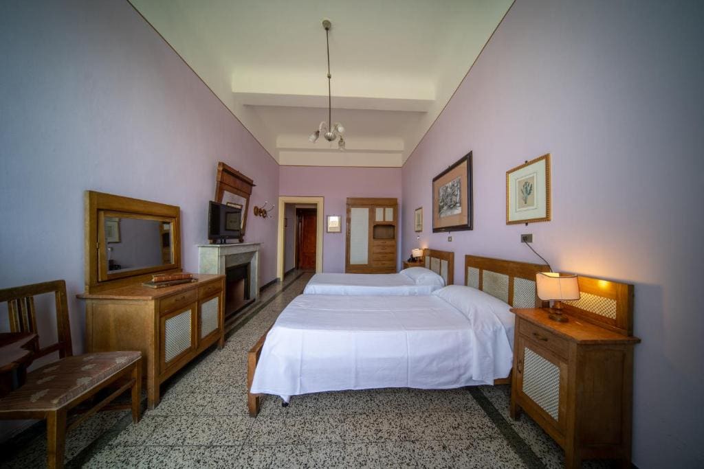 Classic Double or Twin Room with River View room - Image 1