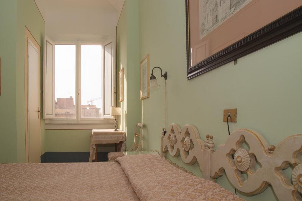 Large Double or Twin Room room - Image 2