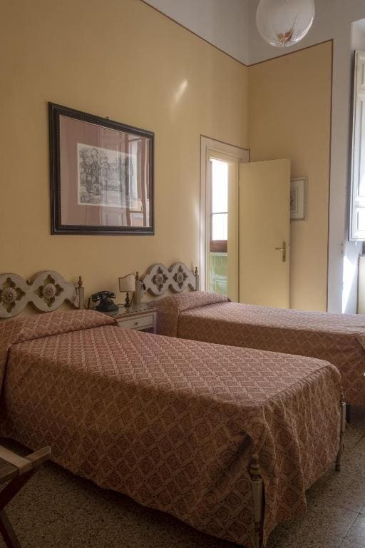 Large Double or Twin Room room - Image 1
