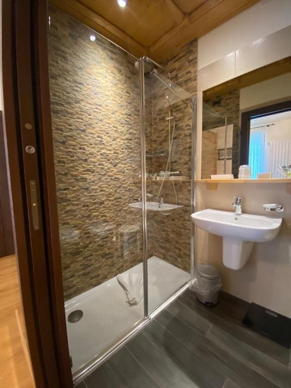 Deluxe Double or Twin Room with Mountain View room - Image 3