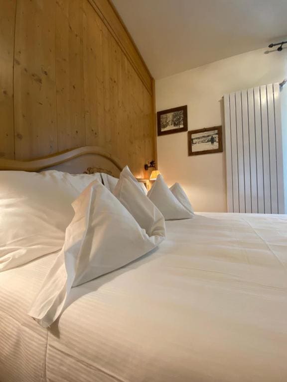 Deluxe Double or Twin Room with Mountain View room - Image 2