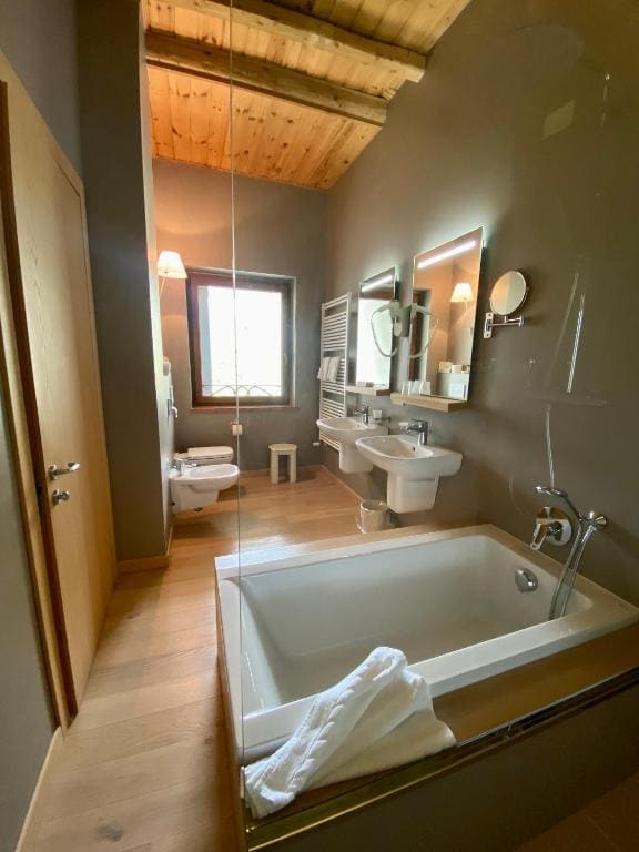 Junior Suite with Balcony room - Image 1