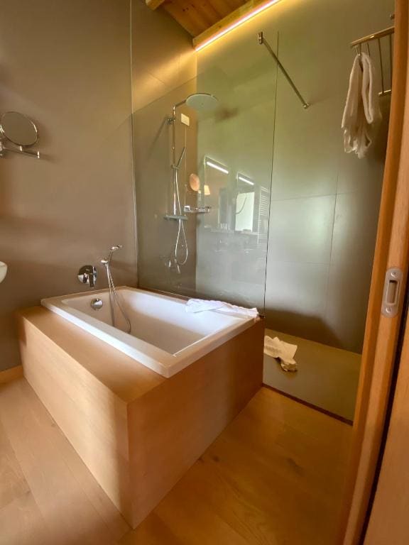 Junior Suite with Balcony room - Image 2
