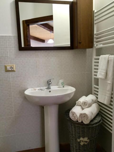 Triple Room with Private Bathroom room - Image 2