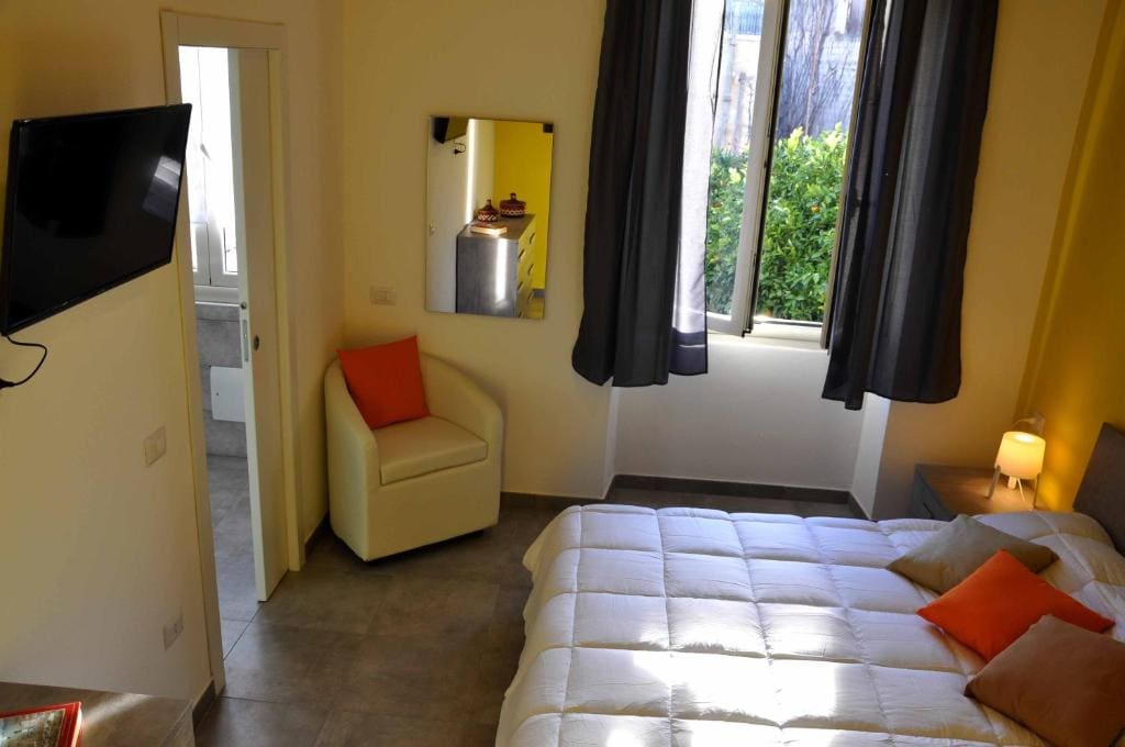 Double Room with Garden View room - Image 2