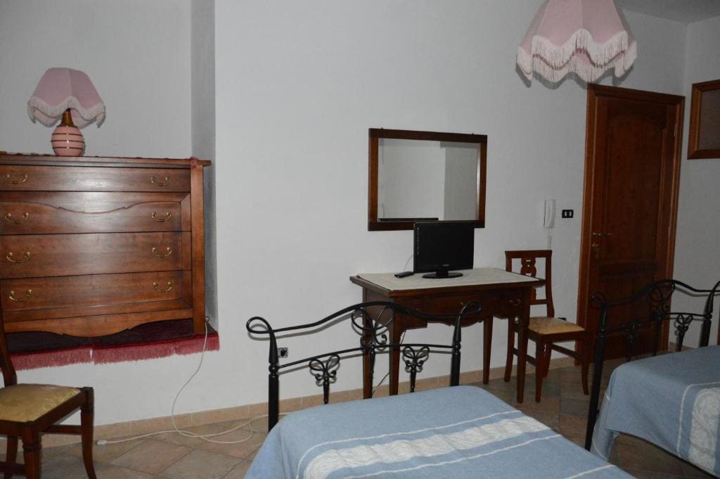 Communicating Rooms room - Image 1